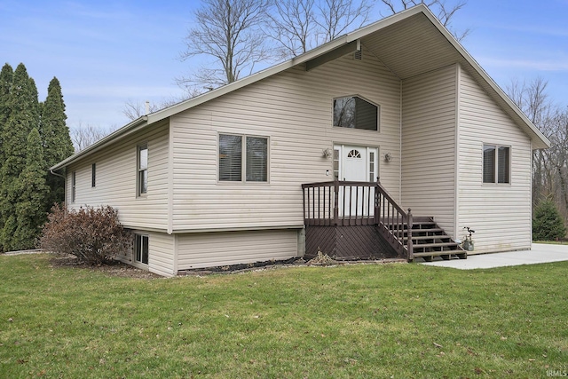 view of front of property with a front yard