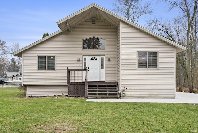 view of front facade featuring a front yard