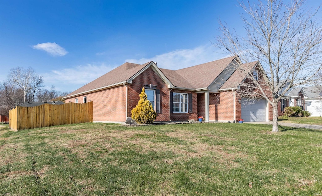 view of front of house featuring a front lawn