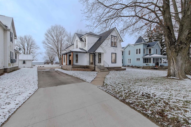 view of front of property featuring a porch