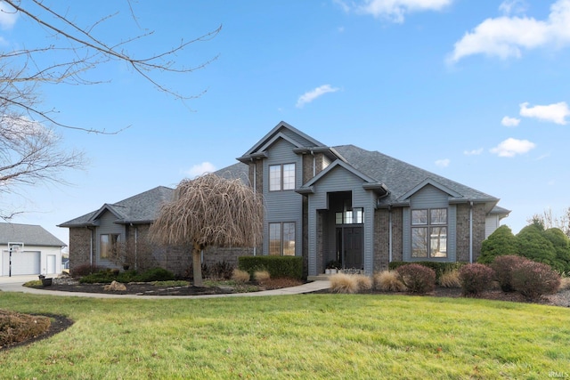 view of front of home featuring a front yard