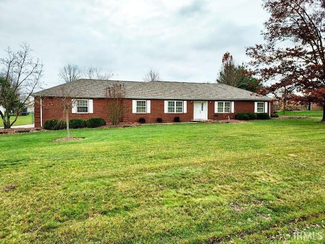 view of front of home featuring a front lawn