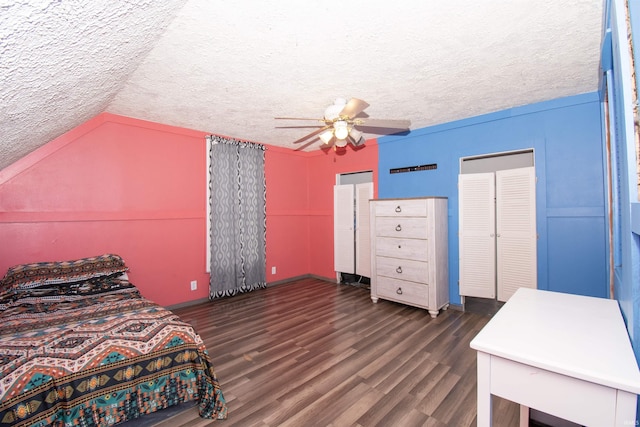 bedroom featuring ceiling fan, dark wood-type flooring, a textured ceiling, lofted ceiling, and a closet