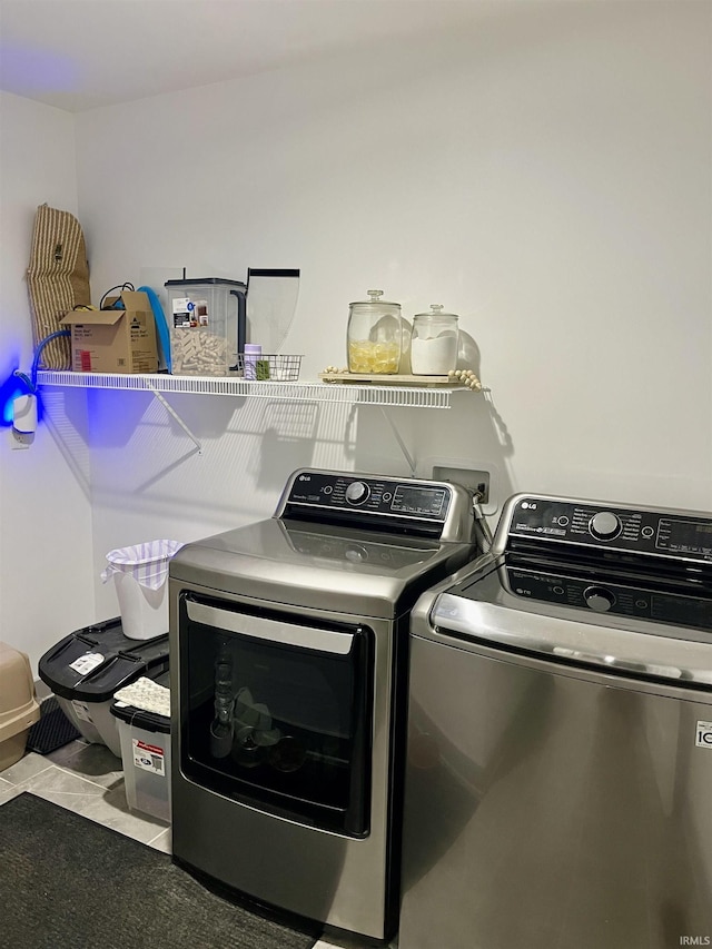 laundry room featuring washer and clothes dryer