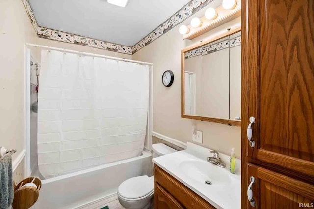 full bathroom featuring shower / tub combo with curtain, vanity, and toilet