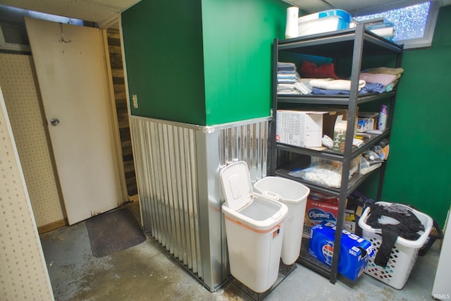 bathroom featuring concrete flooring