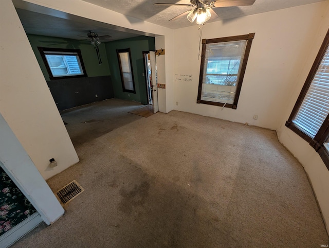 carpeted empty room featuring ceiling fan