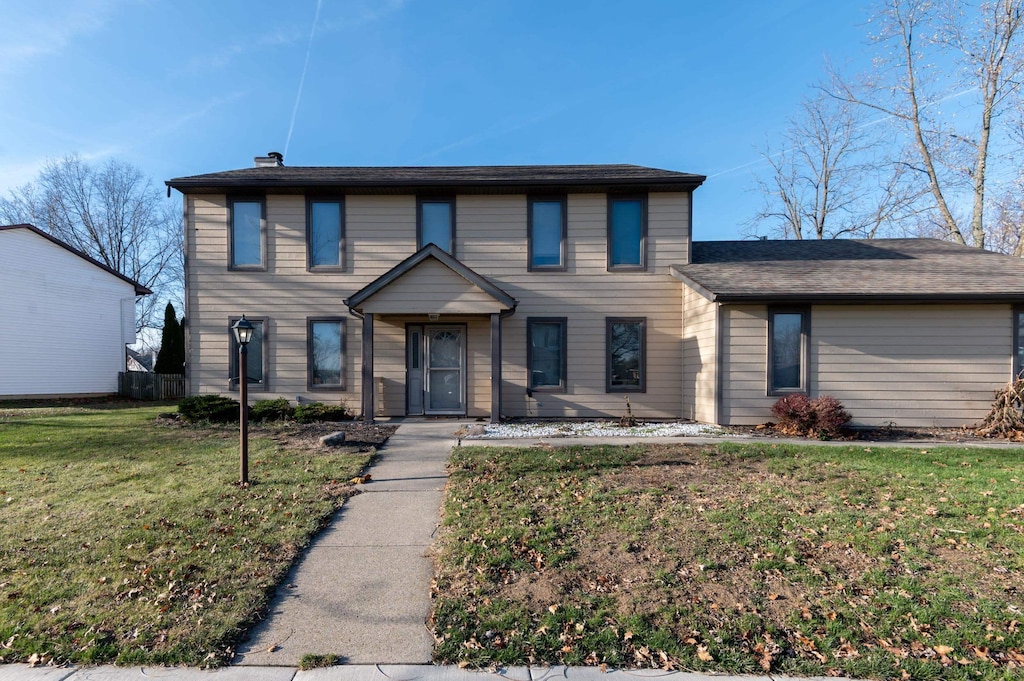 view of front facade with a front yard