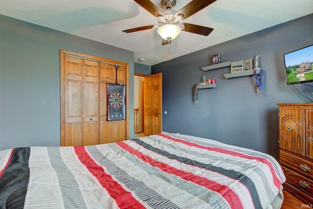 bedroom featuring ceiling fan and a closet