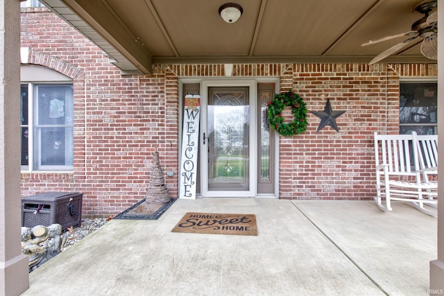 entrance to property featuring ceiling fan and covered porch