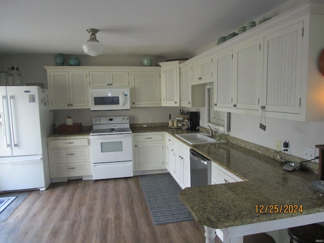 kitchen featuring kitchen peninsula, sink, hardwood / wood-style floors, and white appliances