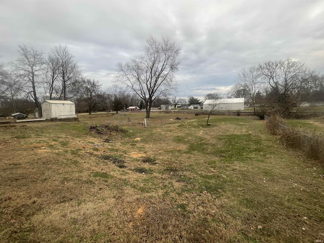 view of yard featuring a rural view