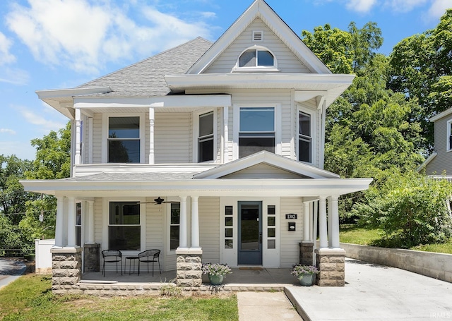 view of front facade featuring ceiling fan and a porch