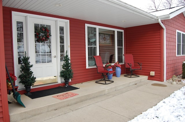 entrance to property featuring covered porch