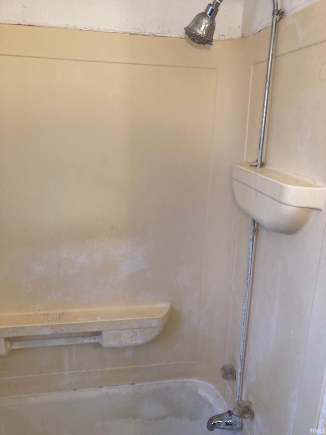 bathroom featuring shower / bathing tub combination