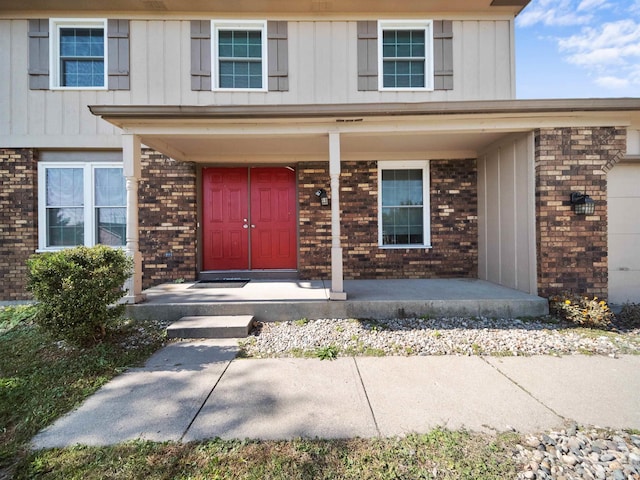 entrance to property featuring a porch