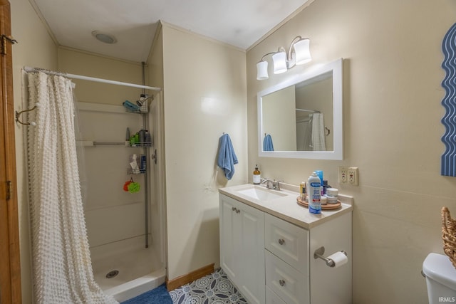 bathroom with vanity, toilet, curtained shower, and ornamental molding