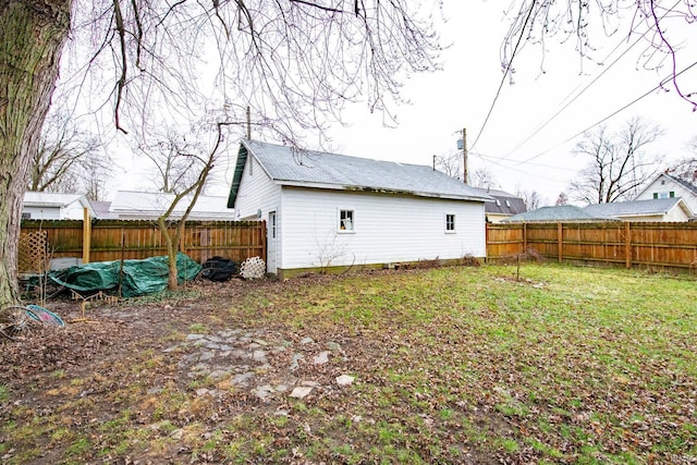 back of house featuring a yard