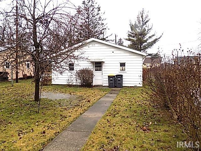 view of outdoor structure with a yard