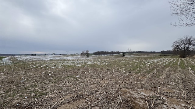 view of yard featuring a rural view