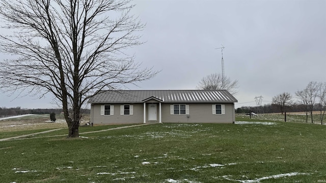 view of front of house featuring a front lawn