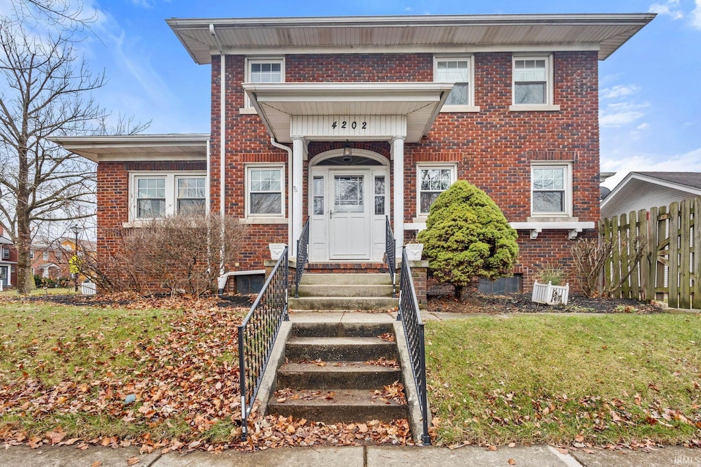 view of front of home with a front lawn