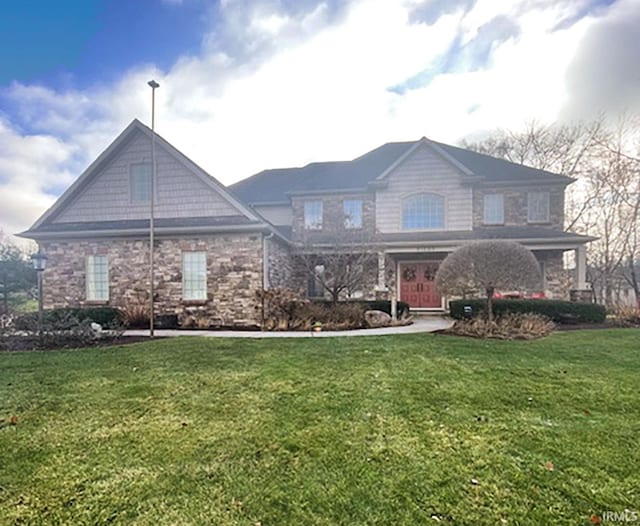 view of front facade with a front lawn