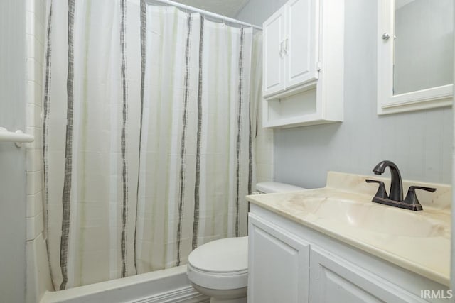 bathroom featuring a shower with curtain, vanity, and toilet