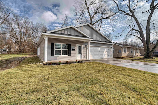 view of front of property featuring a front yard and a garage