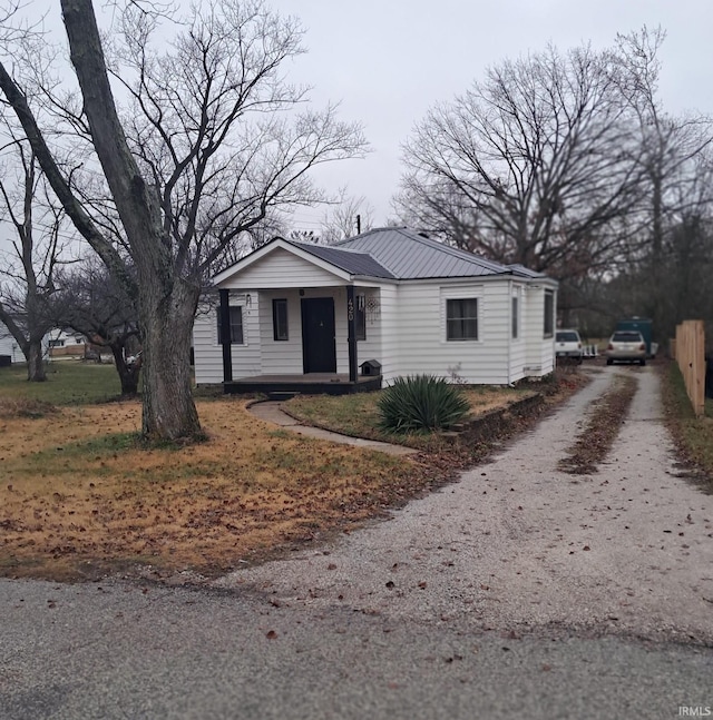 ranch-style house with covered porch