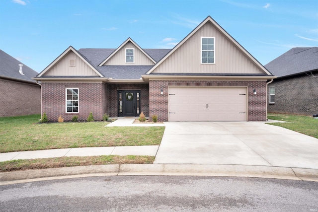 view of front of property featuring a front yard