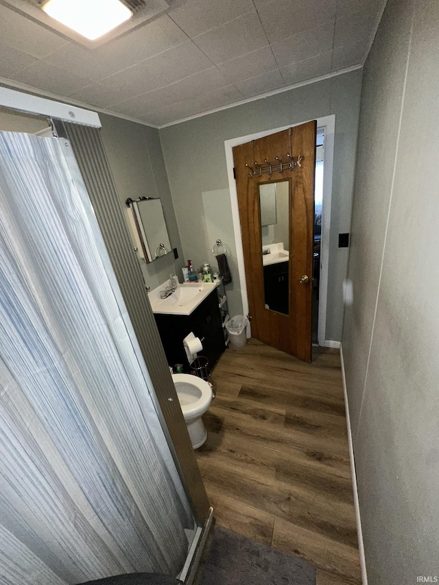 bathroom featuring hardwood / wood-style floors, vanity, toilet, and ornamental molding