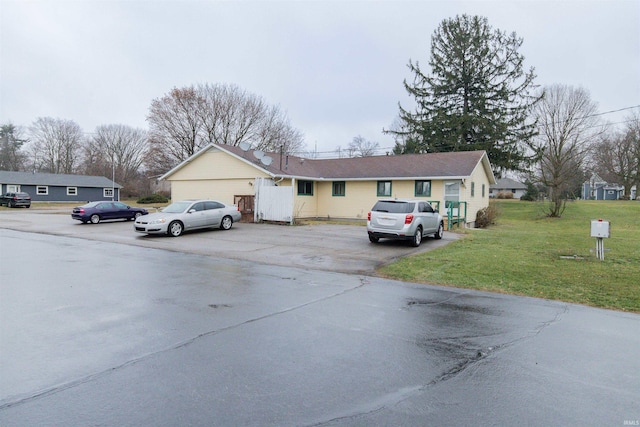 view of front of home with a garage and a front yard