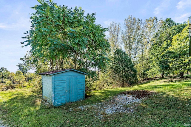 view of outdoor structure featuring a lawn