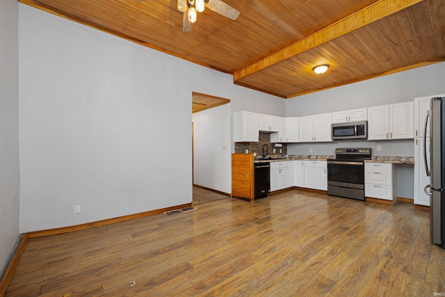 kitchen with backsplash, light hardwood / wood-style flooring, ceiling fan, appliances with stainless steel finishes, and white cabinetry