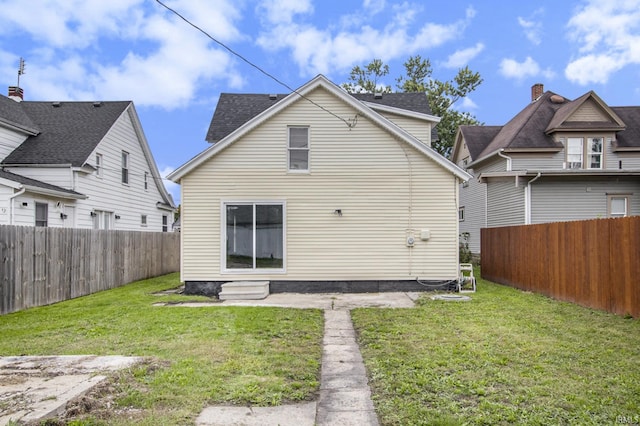 back of house featuring a lawn