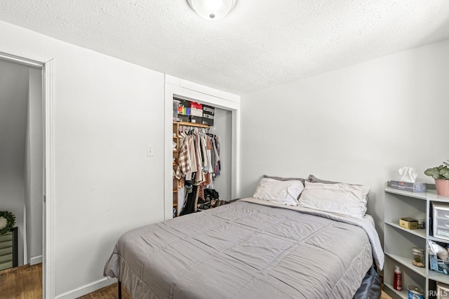 bedroom featuring a textured ceiling and a closet