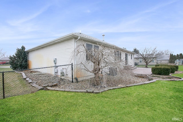 view of side of property featuring a yard