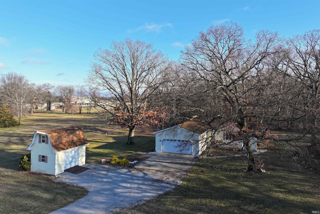 view of yard with a shed and a garage