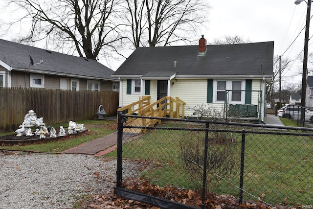 view of front of house with a front lawn