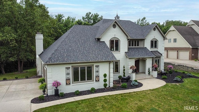 view of front of home with a front lawn