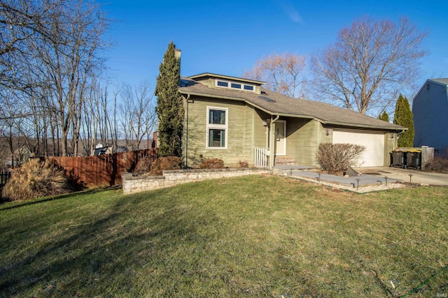 view of front of property featuring a garage and a front yard