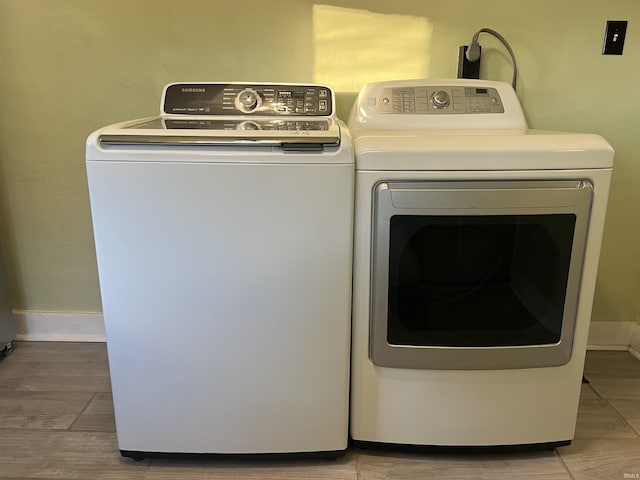 laundry room with independent washer and dryer