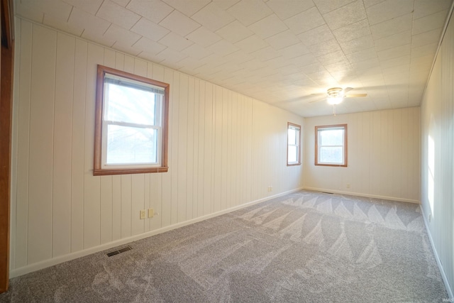 carpeted empty room featuring ceiling fan