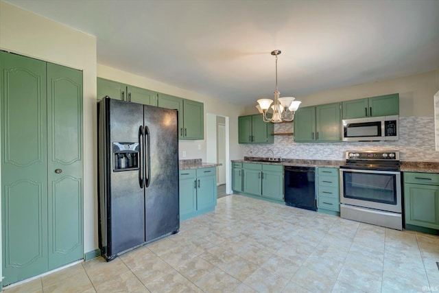 kitchen with sink, green cabinetry, a notable chandelier, and black appliances