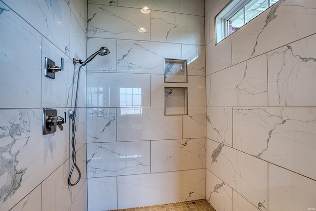 bathroom featuring a tile shower