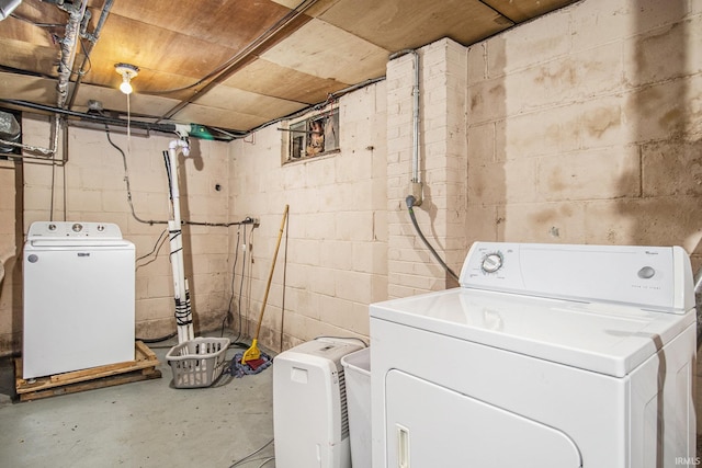 washroom featuring washer and clothes dryer