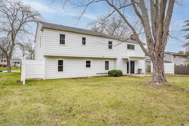 back of house featuring a yard