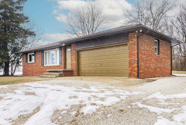 view of front facade featuring a garage