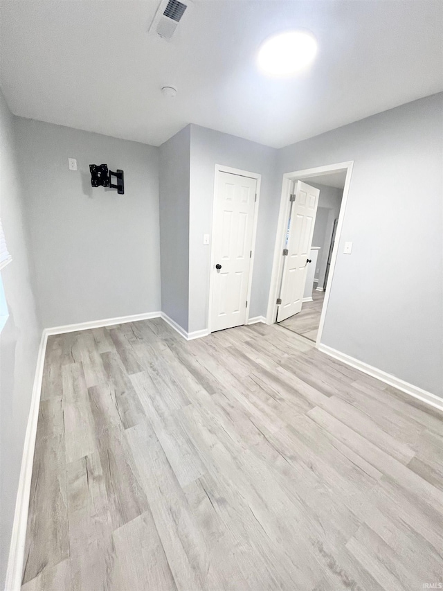 unfurnished room with light hardwood / wood-style floors